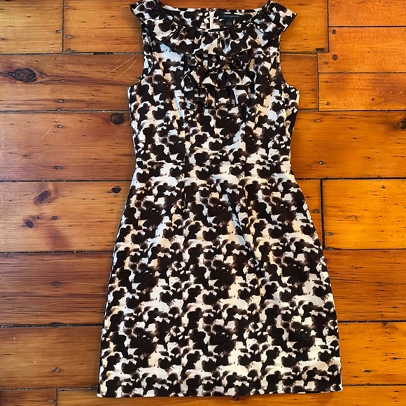 Banana Republic printed dress with ruffles. Office, classic, vintage style. - Picture 1 of 5